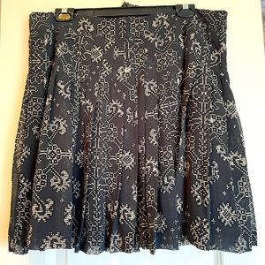 Dark grey printed Gap pleated skirt with lining size 14